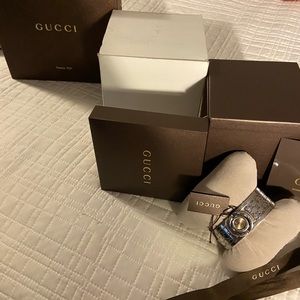 Gucci bracelet reversible watch